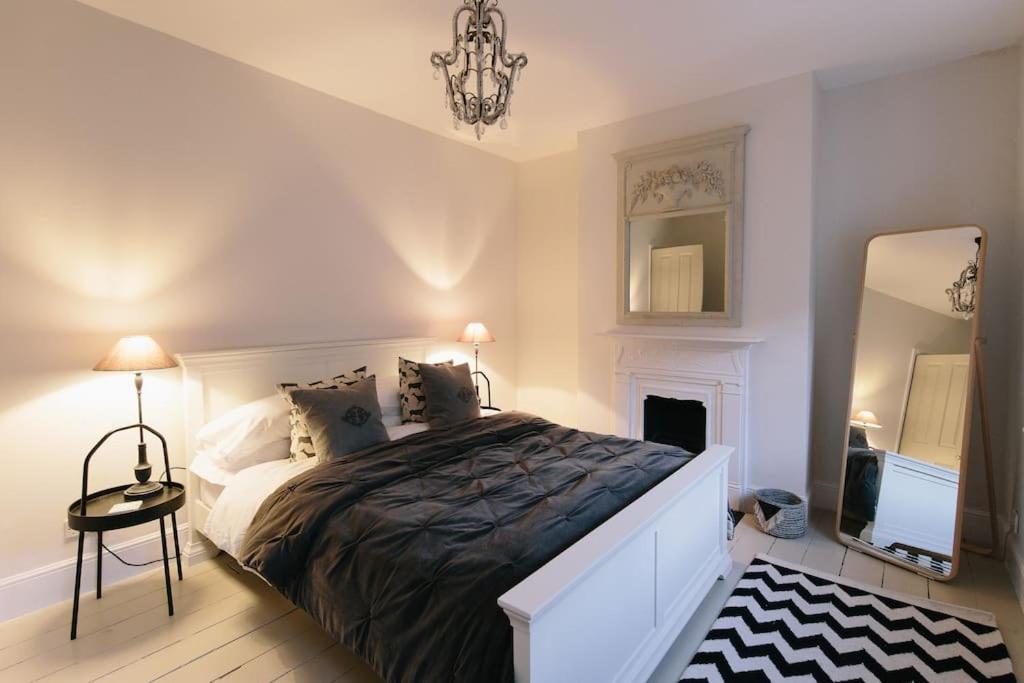 Beautiful House, Cirencester Centre, Parking Esterno foto