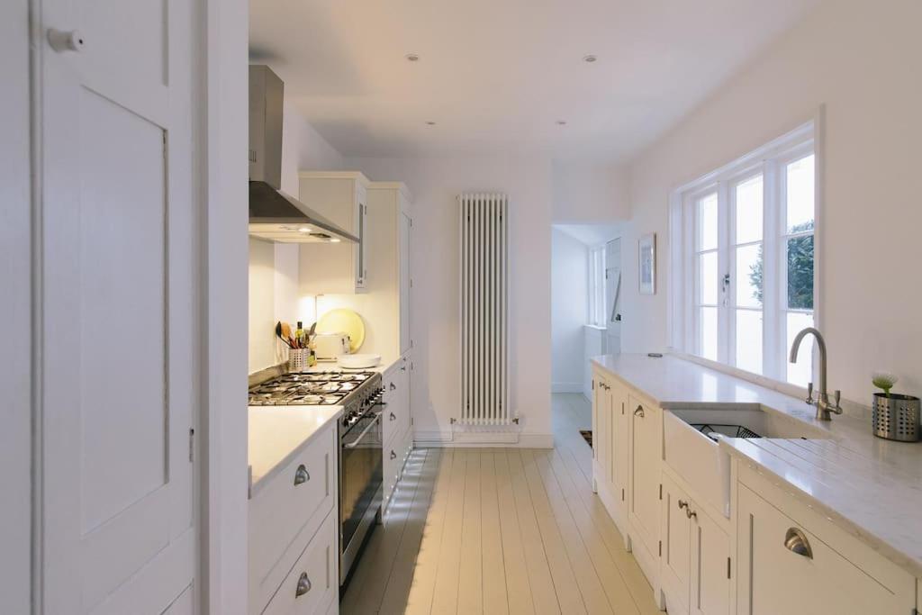 Beautiful House, Cirencester Centre, Parking Esterno foto