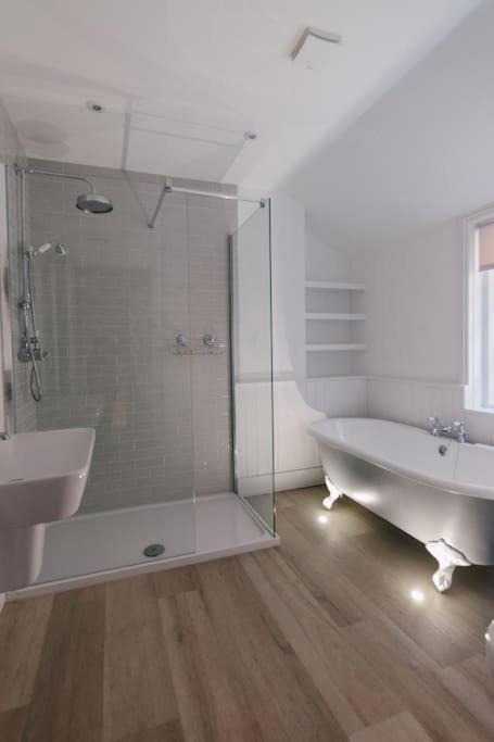 Beautiful House, Cirencester Centre, Parking Esterno foto